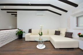 Отель Apartments V&M  Сплит